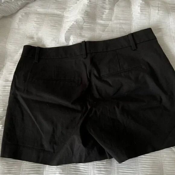 Ann Taylor Devin Fit City Short size 2 - Picture 2 of 4